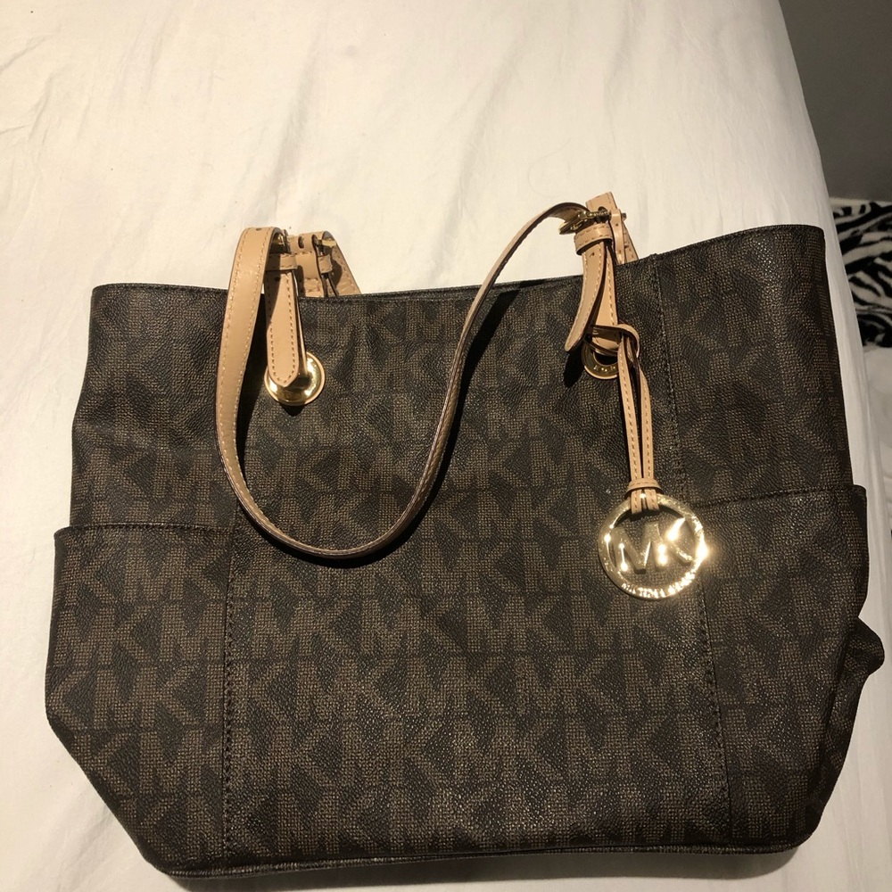 LIKE NEW Michael Kors Bag